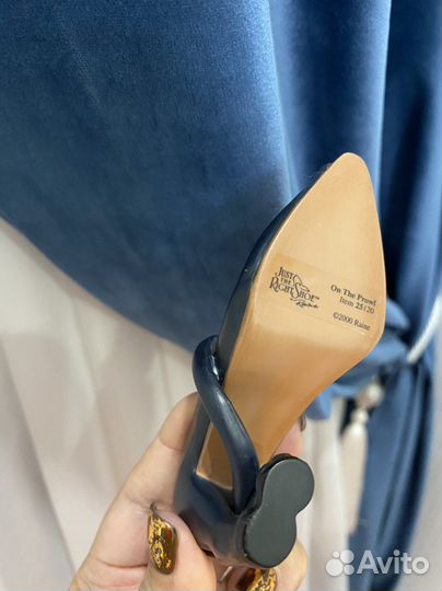 Фарфоровая статуэтка