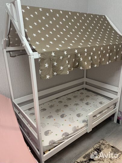 Детская кроватка домик