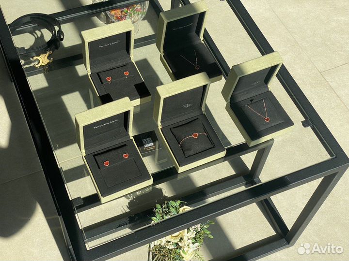 Золотые серьги Van Cleef