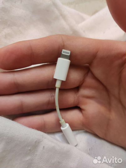 Переходник с iPhone на 3.5 наушники оригинал