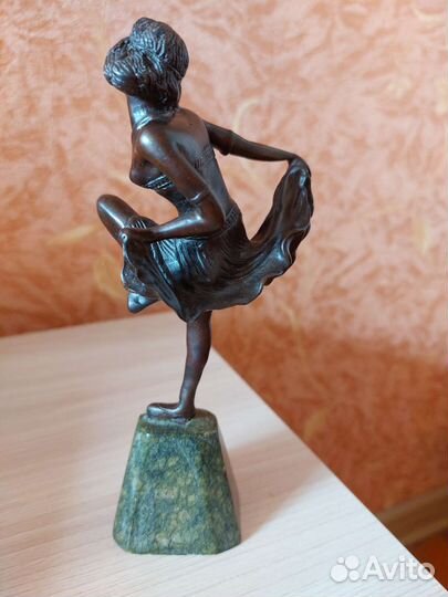 Статуэтка танцовщица