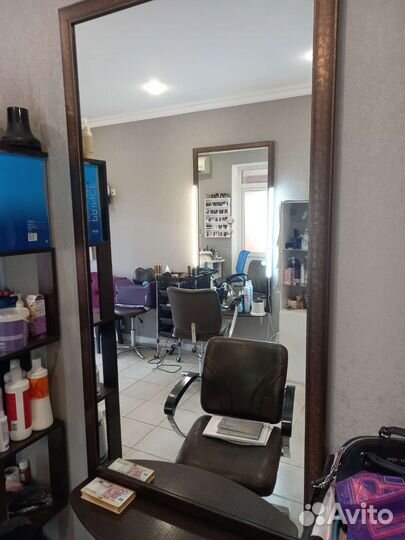 Зеркало 2шт,кресло 2 шт мойка 1 шт тележка