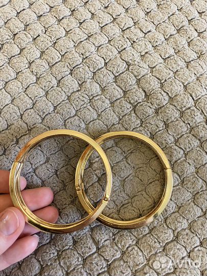 Пара браслетов