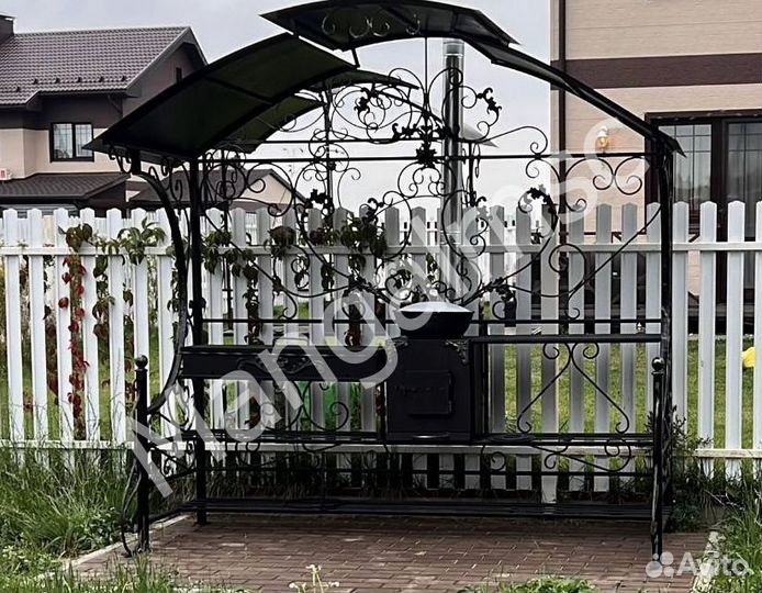 Мангал с крышей