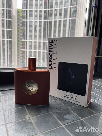 Olfactive studio iris shot