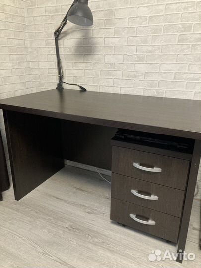 Стол для школьника с тумбой