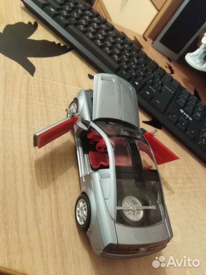 Модель 1:24 Форд Мустанг