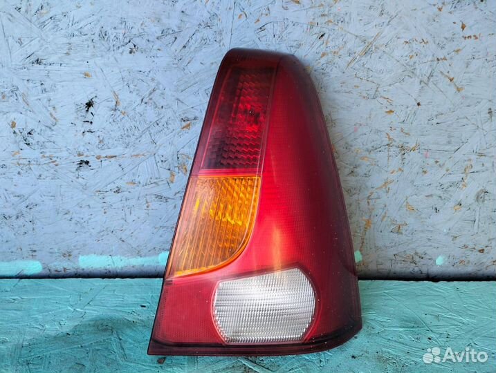 Задний правый фонарь Renault Logan 1