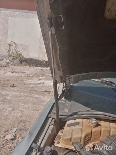 Амортизатор капота Kia Sorento 1