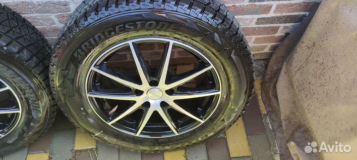 Bridgestone blizzak dm v2 225/65 R17 на дисках