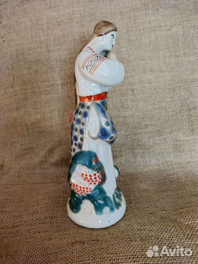 Статуэтка Калинонька девушка с калиной. Полонне