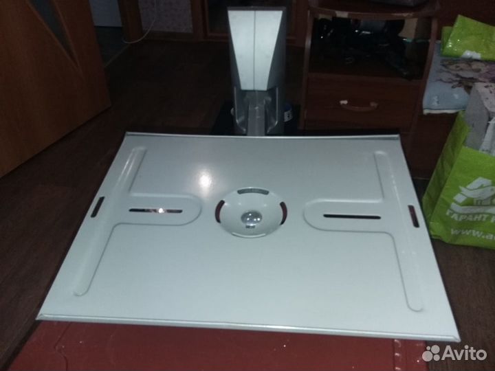 Подставка на стенная для видио технике