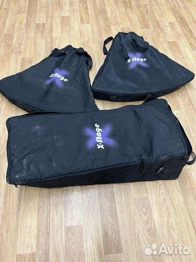 Пилон с подиумом