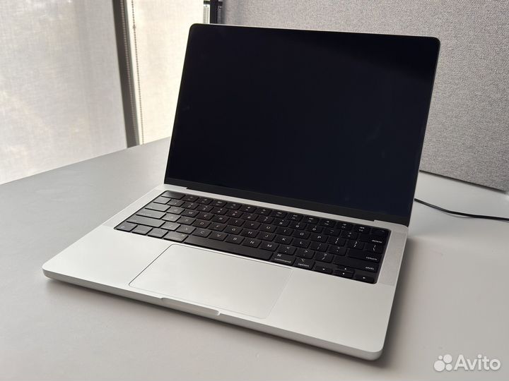 Macbook pro 14 m3pro 18 512