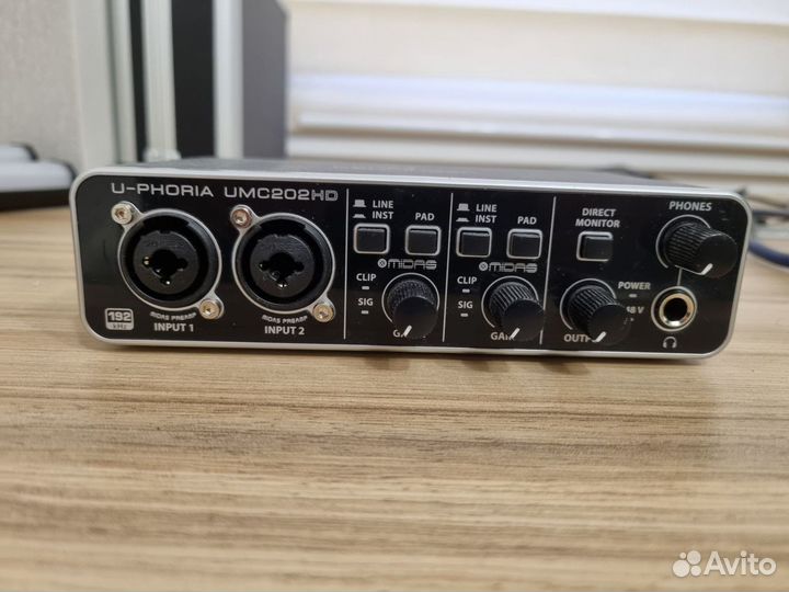 Внешняя звуковая карта behringer UMC202hd