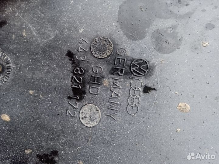 Правый передний локер колёсной арки Audi 100, 200