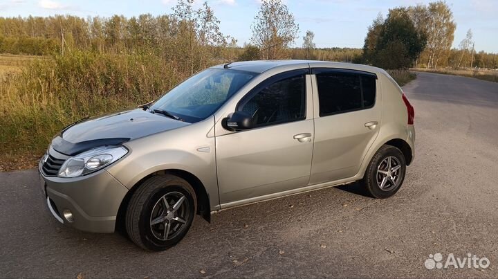 Renault Sandero 1.4 МТ, 2014, 275 277 км