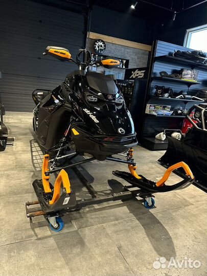 Снегоход BRP Ski-Doo Summit X Expert 154 В наличии