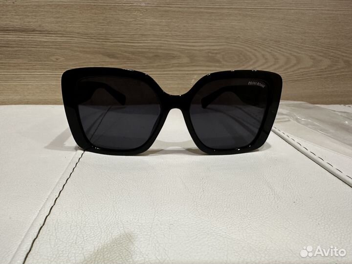 Солнцезащитные очки miu miu