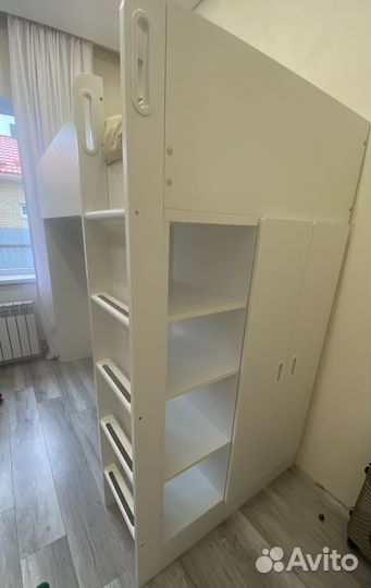 Детская кровать чердак со столом и шкафом