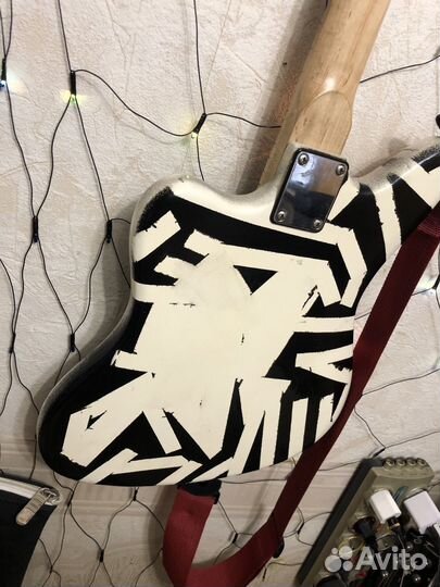 Абстрактно графико супрематический Jazzmaster