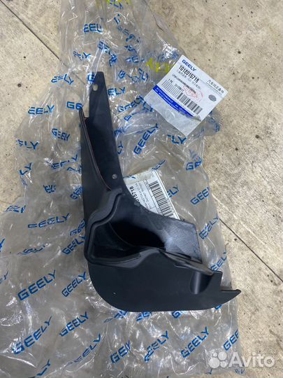 Брызговик задний Geely MK Cross 1018015718