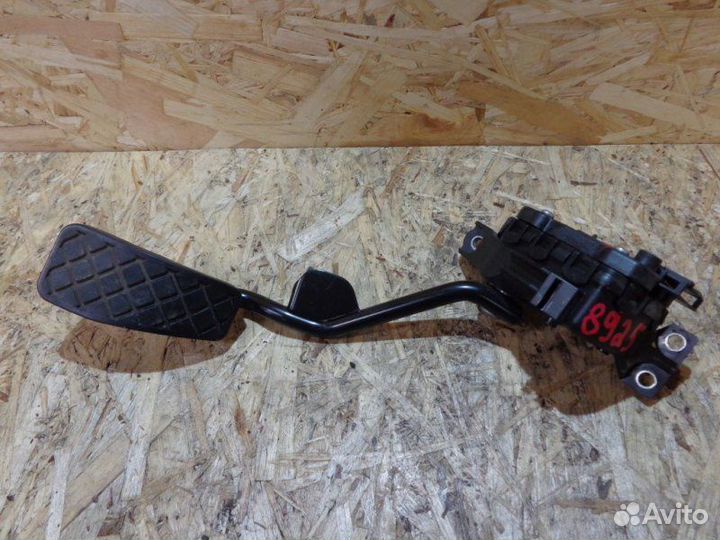 Педаль газа Audi A4 B7 AUK