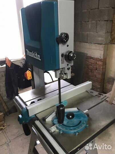 Ленточная пила по дереву