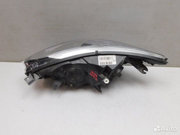 Фара правая Renault Kaptur 260102366R