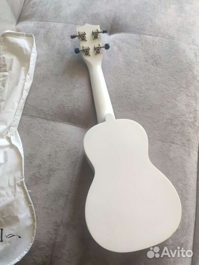 Укулеле новая