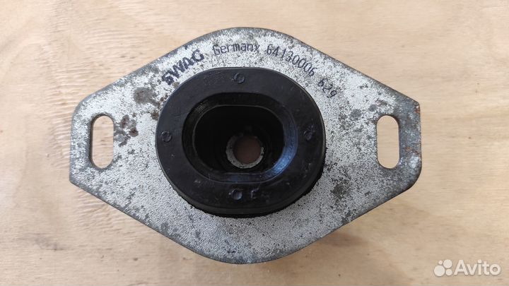 Опора двигателя Swag 64130006