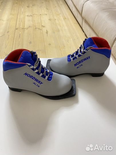 Лыжные ботинки детские р. 32, р. 34