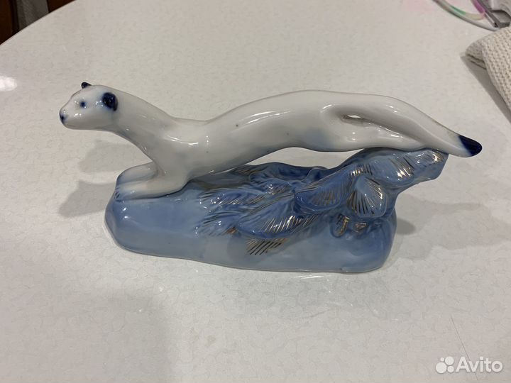 Фарфоровая статуэтка соболь