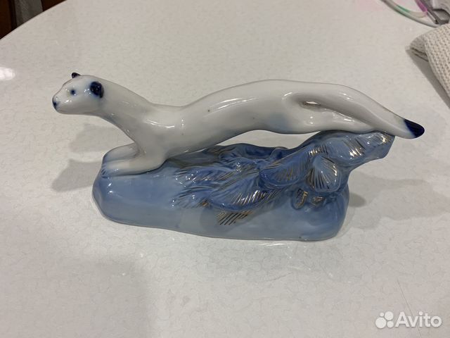 Фарфоровая статуэтка соболь