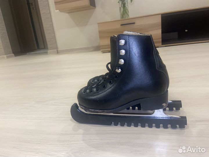 Фигурные коньки wifa 28