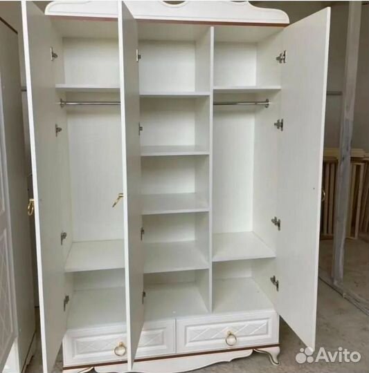 Детская кроватка. Шкаф 