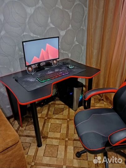 Компьютерный стол игровой геймерский
