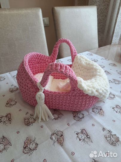 Вязаная люлька для куклы