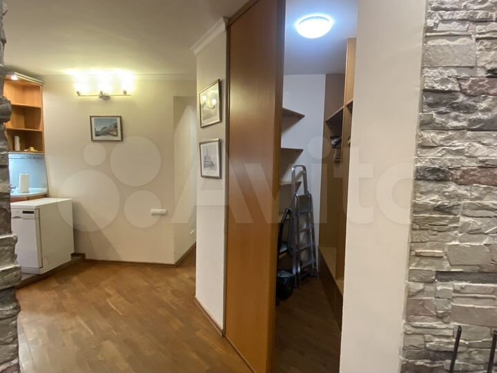 2-к. квартира, 65 м², 4/9 эт.