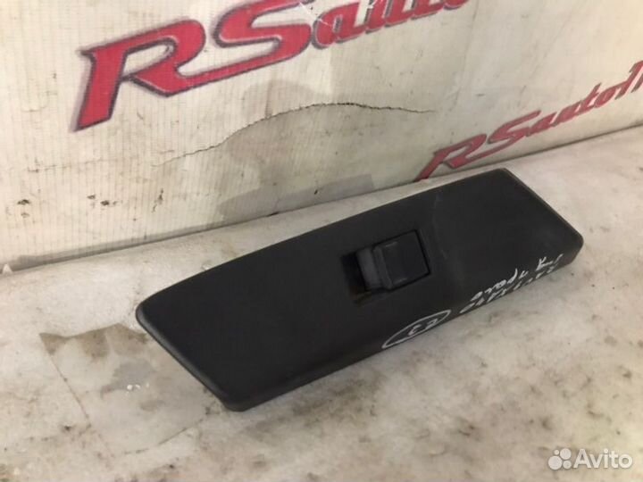 Кнопка стеклоподъемника задняя Toyota Rav4 CA40