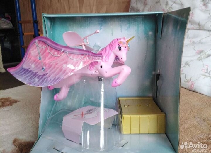 Машина для кукол + летающий единорог