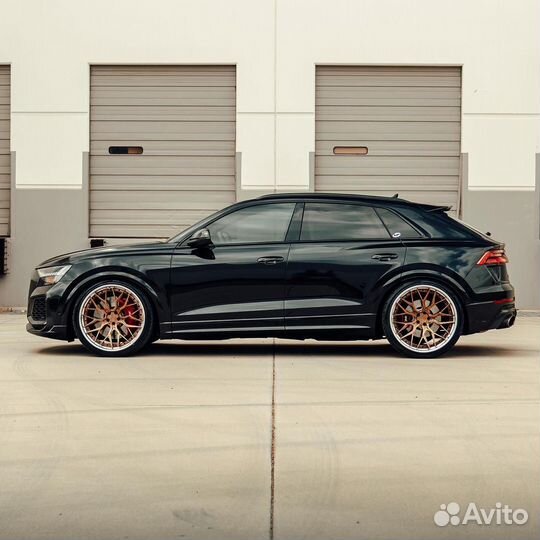 Кованые диски GT Forged R22 5x112 на Audi RSQ8