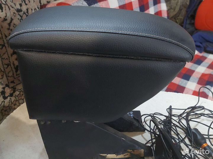 Подлокотник