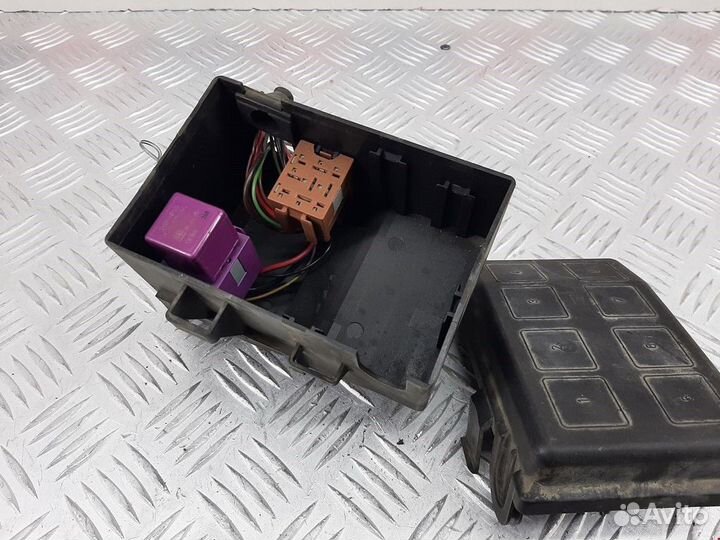 Блок реле Opel Astra F рест. 1998 90560119