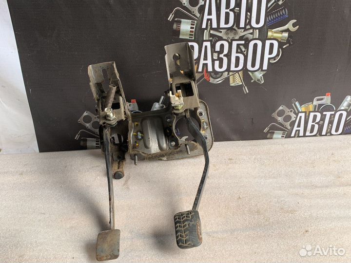 Kia spectra педали