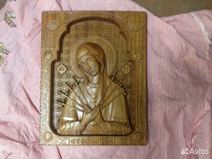 Икона резная рельефная деревянная