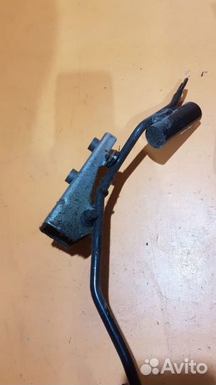 Педаль газа тормоза на Mitsubishi Outlander 1