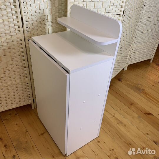 Маникюрный стол