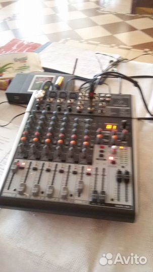 Диджей с оборудованием Dj Звукооператор