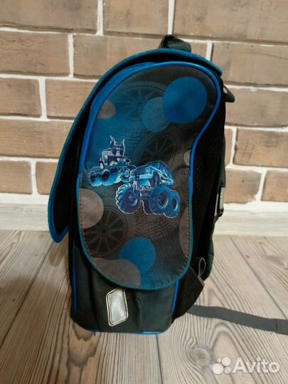 Школьный рюкзак, портфель
